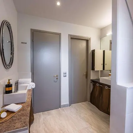 Spacious 2-bdrm At Filopappou Hill In Koukaki! Apartment