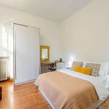 Spacious 2-bdrm At Filopappou Hill In Koukaki! Apartment Athens